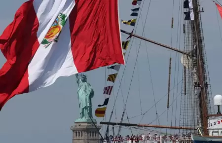 El buque de la armada peruana Uni�n llega al 250 aniversario de EE.UU.