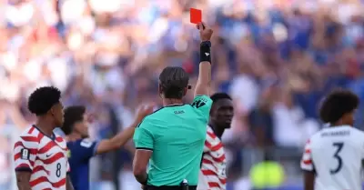 La pol�mica por la suspensi�n de la tarjeta roja a Folarin Balogun, que sent� un