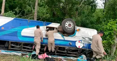 Choque entre autob�s y camioneta en Honduras.
