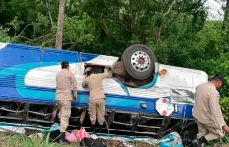 Choque entre autob�s y camioneta en Honduras.