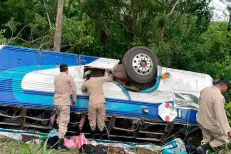 Choque entre autob�s y camioneta en Honduras.