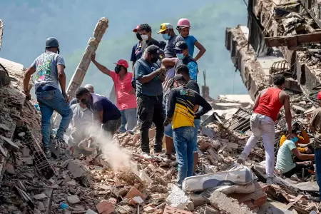 Cifra de muertos en Venezuela contin�a en aumento en plena labores de rescate.