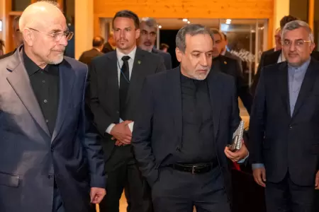 Mohammad Bagher Ghalibaf junto a Abbas Araghchi