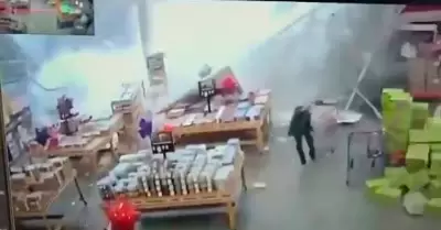 Se produjo un derrumbe en el supermercado.