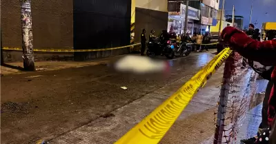 Asesinan a presunto guardaespaldas en pleno tr�fico en VMT
