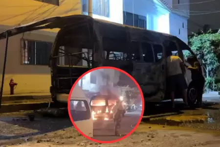 Lanzan explosivo contra combi y termina calcinada