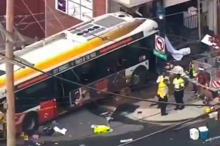 Choque de autob�s dej� m�s de 30 heridos.