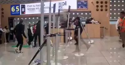 Pasajeros protagonizaron ri�a.