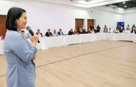 Keiko Fujimori se reuni� con diputados y senadores electos.