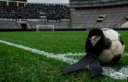 Luto en el f�tbol: Muri� Jayde Adams.