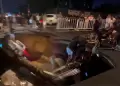 Socav�n en la autopista: Carretera colapsa y deja un muerto tras tragarse tres veh�culos, esto se sabe