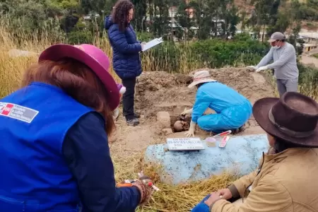 Fiscal�a recupera restos de cinco personas desaparecidas, victimas de Sendero Lu