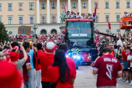 Noruega recibe a selecci�n pese a eliminaci�n del Mundial