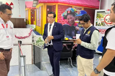 Fiscal�a inspecciona sede del Ministerio de Vivienda