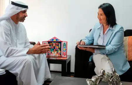 Keiko Fujimori recibe a Ibrahim Salem Humaid Ali Alalawi.