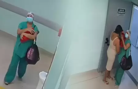 La enfermera fue detenida por autoridades.