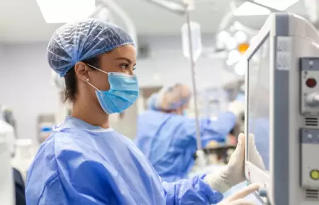 Enfermeras UCI realizar�n plant�n para exigir el reconocimiento de su labor
