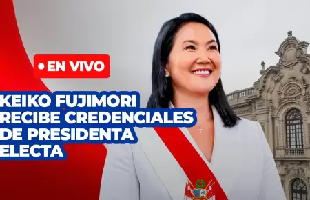 Keiko Fujimori recibe las credenciales del JNE