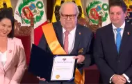 Julio Velarde es condecorado con el Grado de Gran Cruz por parte de Renzo Reggiardo y Keiko Fujimori