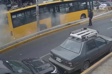 El bus choc� intempestivamente.