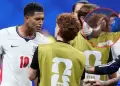 Jude Bellingham golpea en la cabeza a Valent�n Barco tras la eliminaci�n de Inglaterra del Mundial 2026