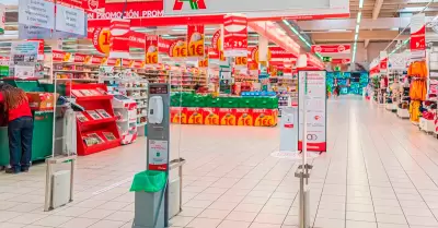 Cadena de supermercados cierra 16 tiendas.