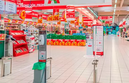 Cadena de supermercados cierra 16 tiendas.