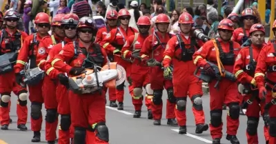 Bomberos a�n podr�an desfilar en la Gran Parada Militar