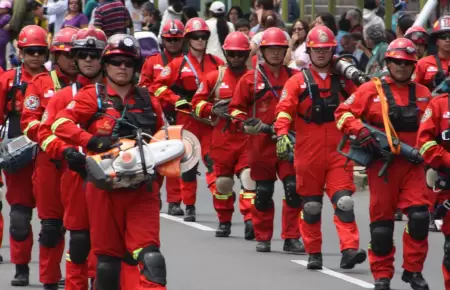 Bomberos a�n podr�an desfilar en la Gran Parada Militar