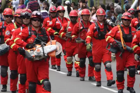 Bomberos a�n podr�an desfilar en la Gran Parada Militar