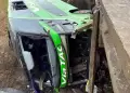 Bus de dos pisos volc� y cay� desde un puente: Reportan m�s de 18 heridos en el accidente