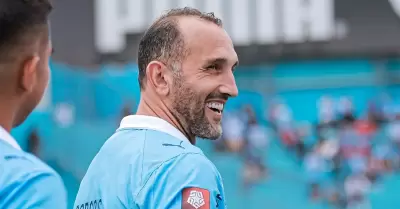 Hern�n Barcos y el triunfo de Sporting Cristal