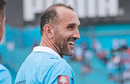 Hern�n Barcos y el triunfo de Sporting Cristal