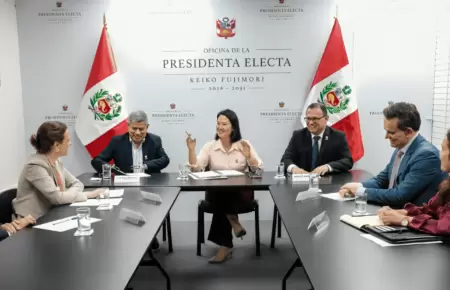Keiko Fujimori se re�ne con representantes del Banco Mundial
