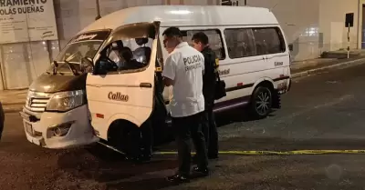 Atacan combi a balazos y matan a conductora