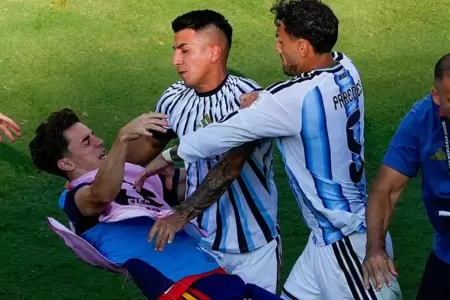 Leo Paredes agrede a Gavi tras la ca�da de Argentina ante Espa�a
