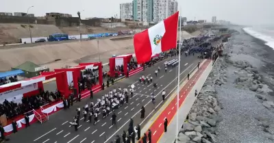 Desfile c�vico militar en la Costa Verde