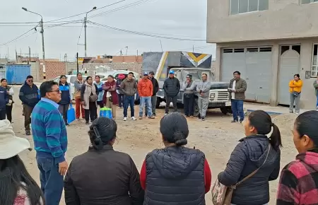 Padres de familia exigen cambios en direcci�n de la I.E. Pr�cer Manuel Calder�n