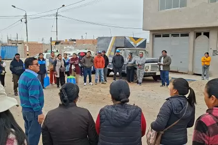 Padres de familia exigen cambios en direcci�n de la I.E. Pr�cer Manuel Calder�n 