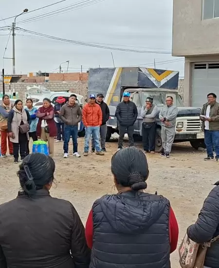 Padres de familia exigen cambios en direcci�n de la I.E. Pr�cer Manuel Calder�n 