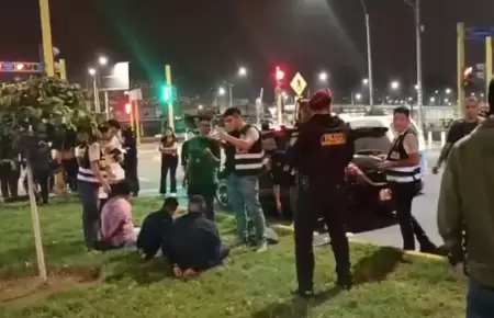 Polic�a captura a 3 sujetos armados en Comas