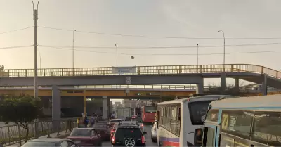 Puente peatonal Av Universitaria