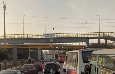 Puente peatonal Av Universitaria