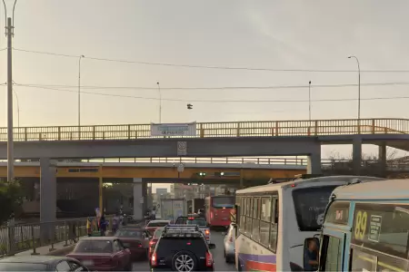 Puente peatonal Av Universitaria