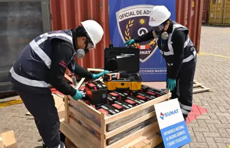 SUNAT incauta mercurio escondido en bater�as para veh�culos