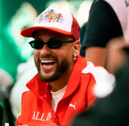 Tras no ser convocado, Neymar sali� a jugar p�ker