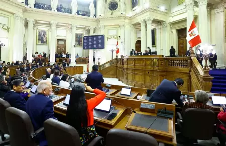 Presentan segunda lista a Mesa Directiva del Senado.