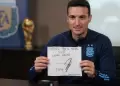 Lionel Scaloni firm� un "contrato" hasta el 2030 que le llev� un ni�o para continuar con la selecci�n argentina