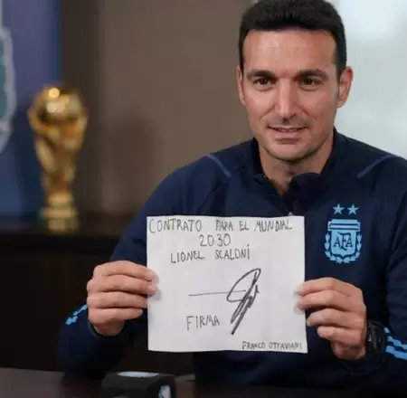 Scaloni firm� el contrato del ni�o.