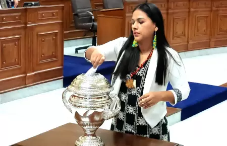 Silvana Robles denuncia un cargamont�n en su contra.
